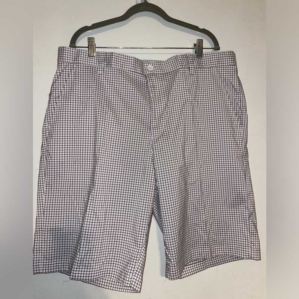 Izod Men’s Golf Shorts Size 40